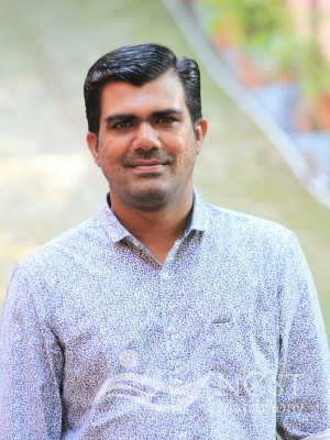 NIKHIL R